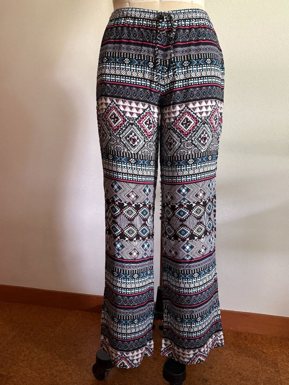 Vintage-Style Boho Geometric Print Wide-Leg Pants | No Boundaries Size M